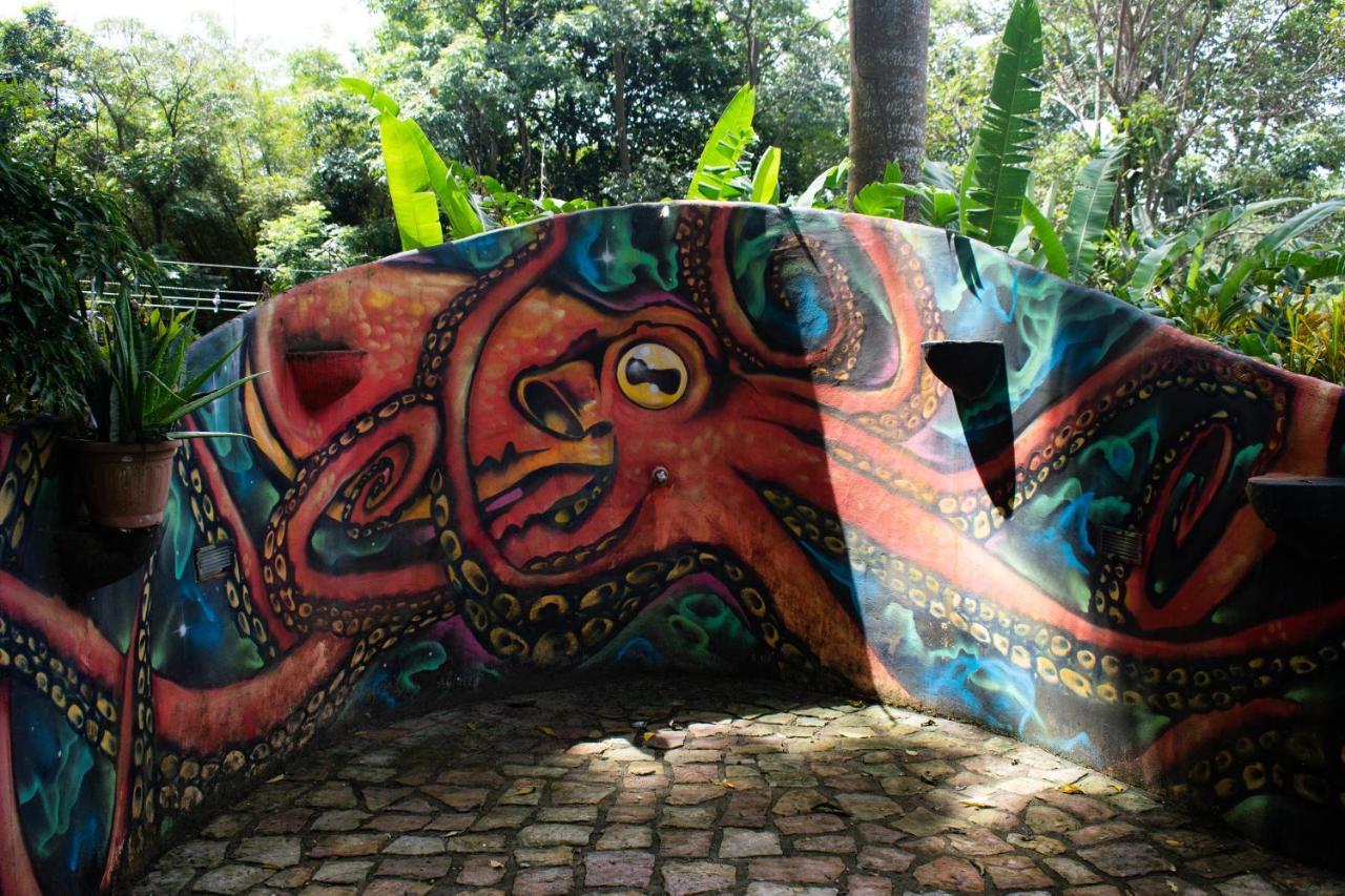 Hostel Plinio Manuel Antonio Eksteriør bilde