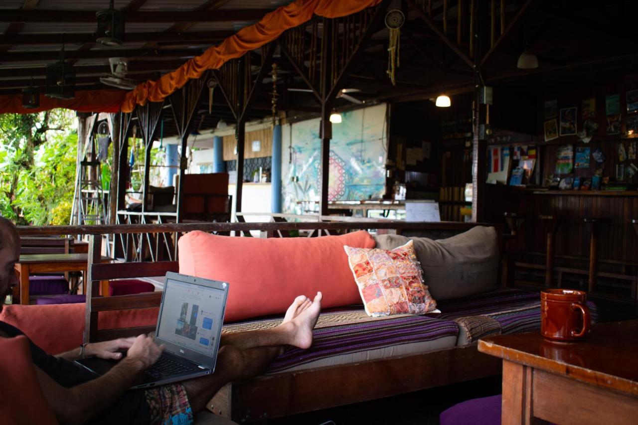 Hostel Plinio Manuel Antonio Eksteriør bilde