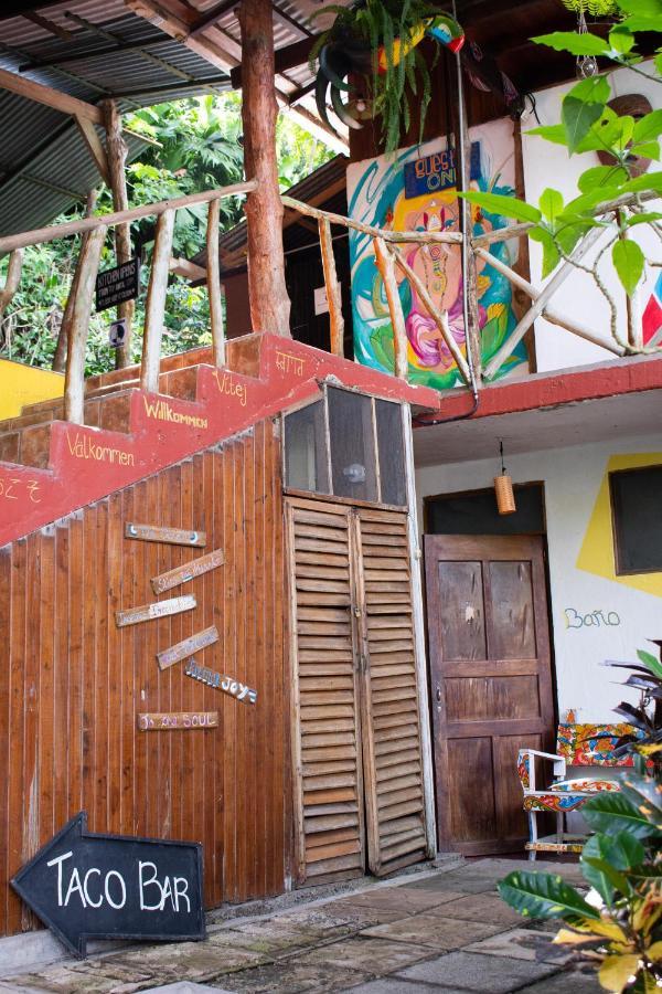 Hostel Plinio Manuel Antonio Eksteriør bilde
