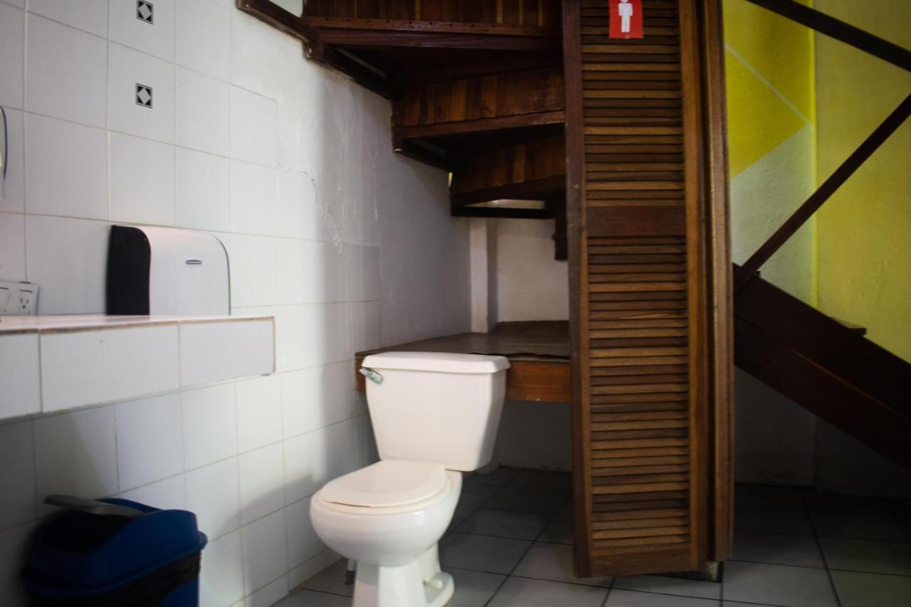 Hostel Plinio Manuel Antonio Eksteriør bilde