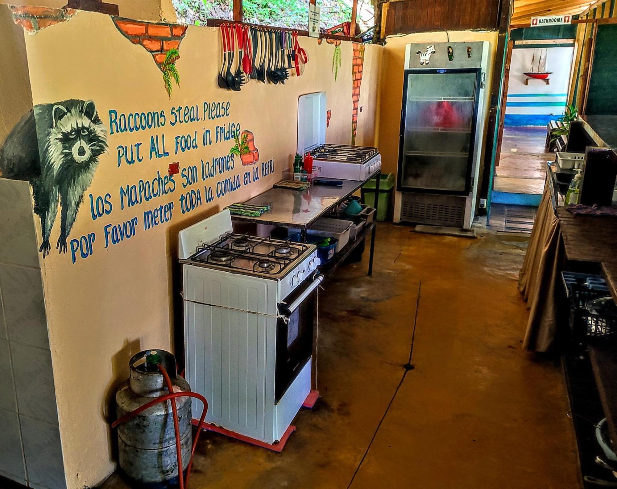 Hostel Plinio Manuel Antonio Eksteriør bilde