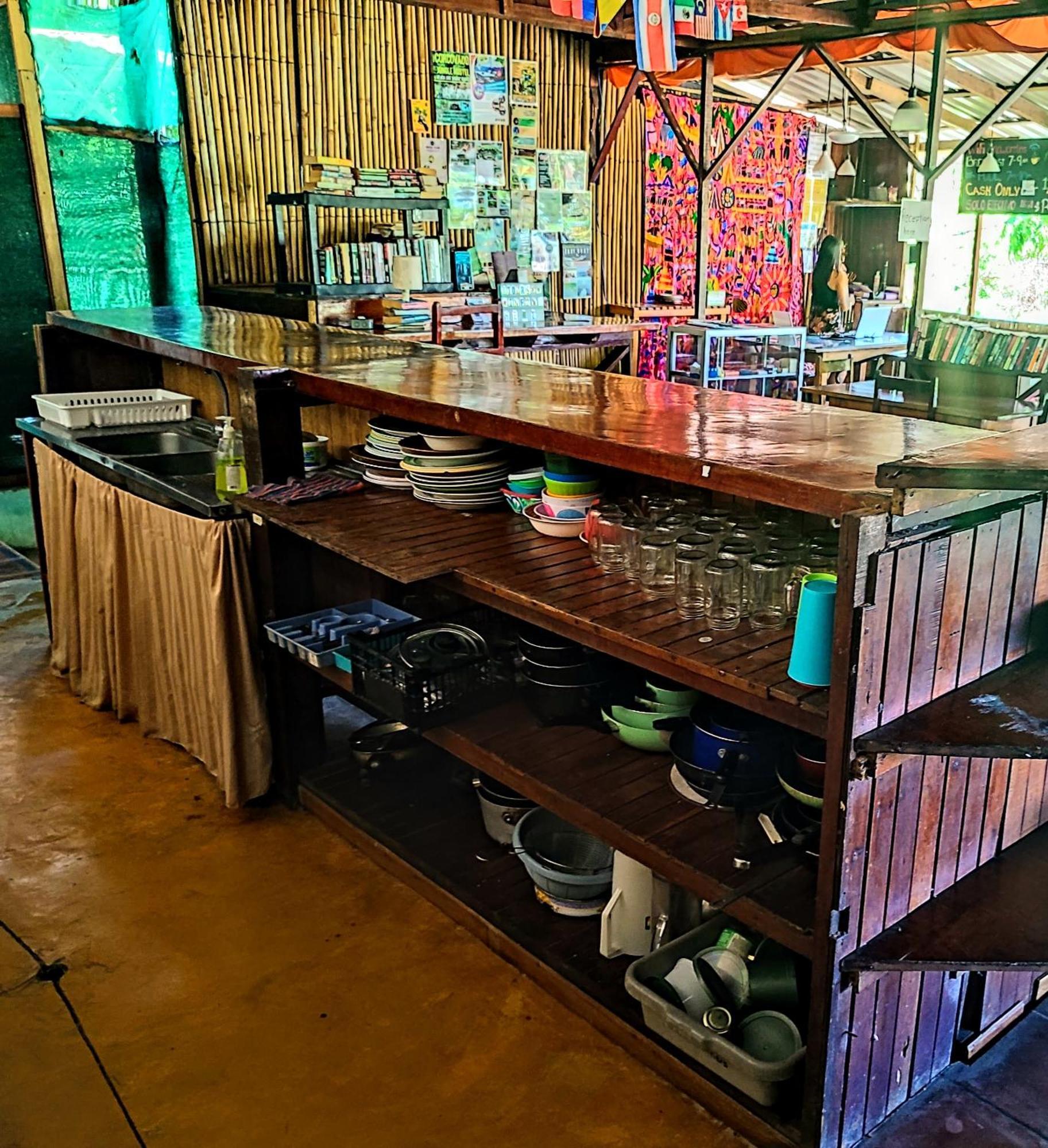Hostel Plinio Manuel Antonio Eksteriør bilde