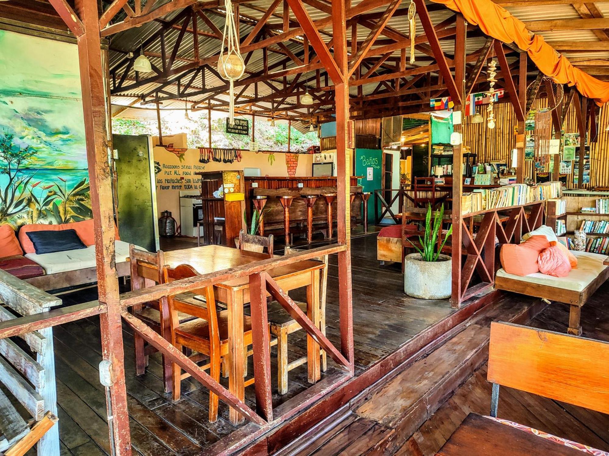 Hostel Plinio Manuel Antonio Eksteriør bilde