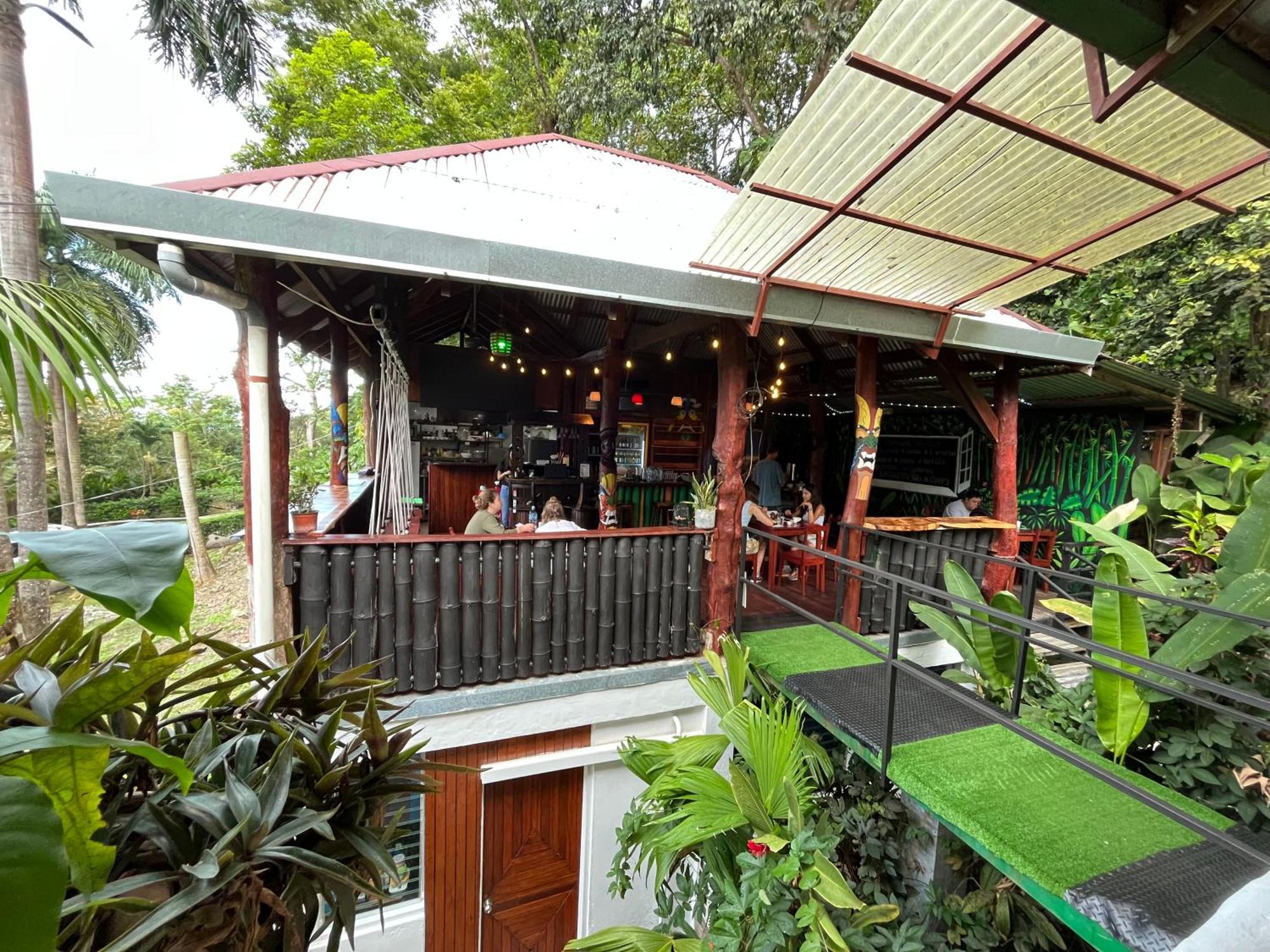 Hostel Plinio Manuel Antonio Eksteriør bilde
