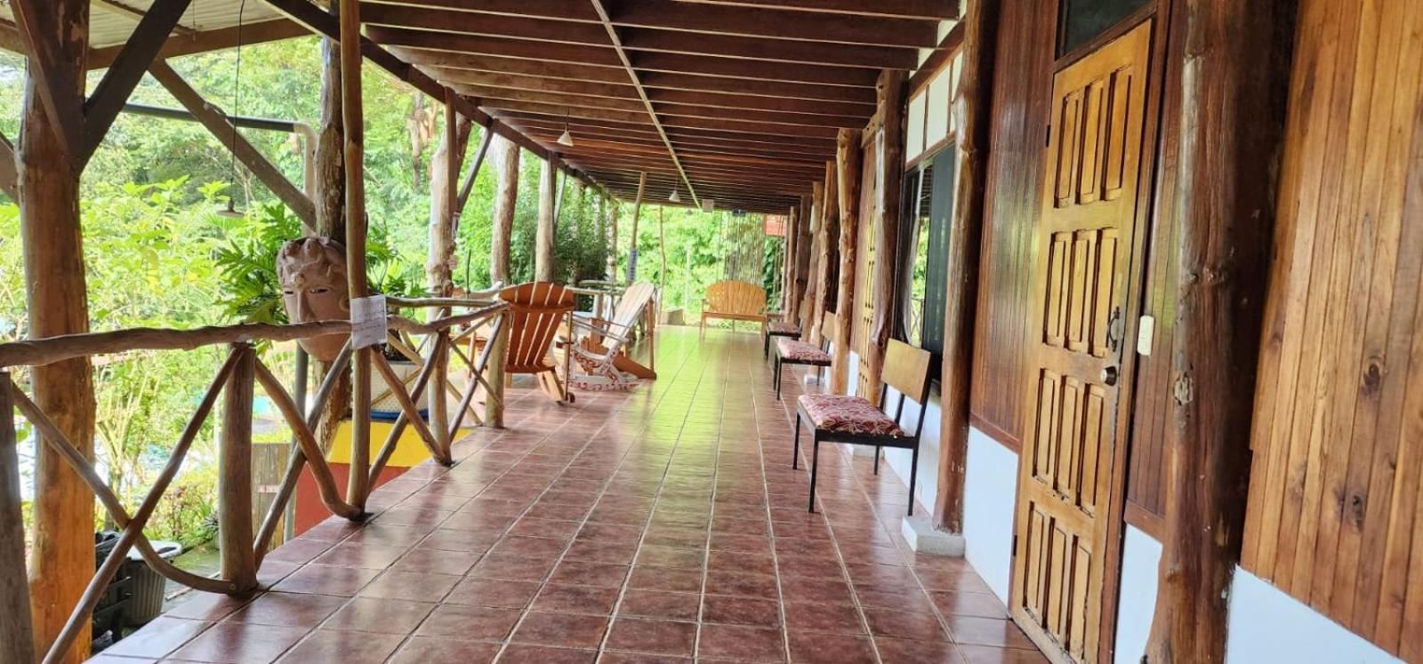 Hostel Plinio Manuel Antonio Eksteriør bilde
