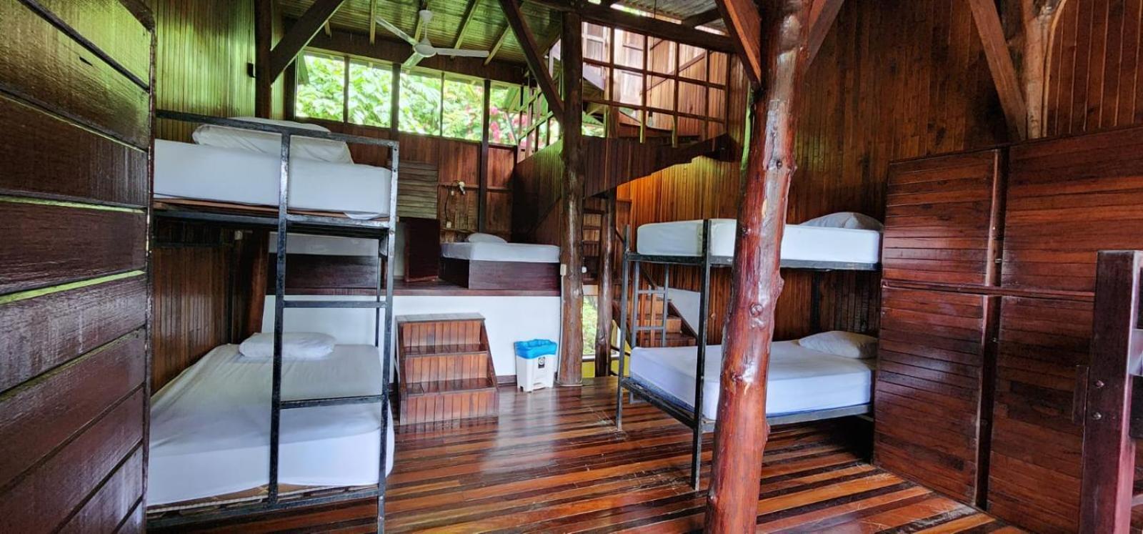 Hostel Plinio Manuel Antonio Eksteriør bilde
