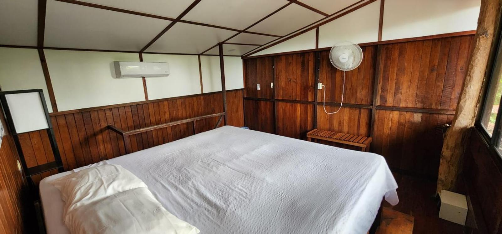 Hostel Plinio Manuel Antonio Eksteriør bilde