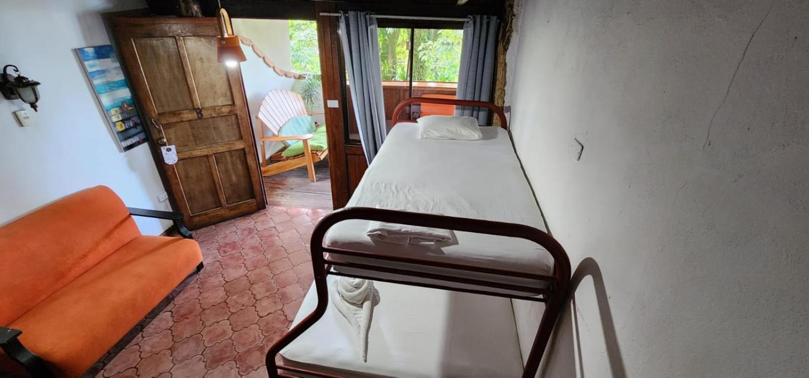 Hostel Plinio Manuel Antonio Eksteriør bilde